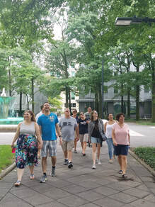 People on a Pittsburgh walking tour